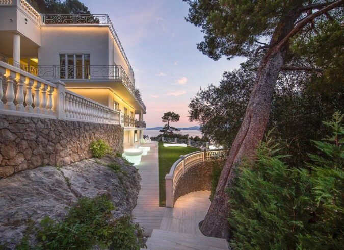 Cliff Edge Villa