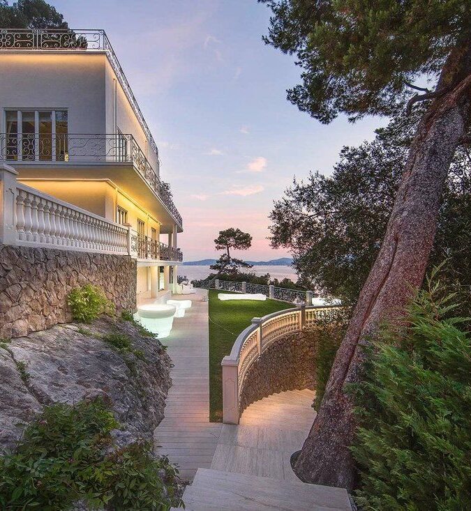 Cliff Edge Villa